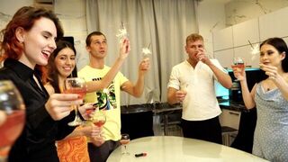 Students Celebrate New Years Eve At Party And Fuck Group Sex - porn video